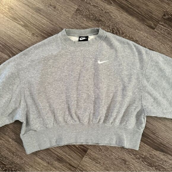 Nike Essential Fleece Crop Crewneck Sweatshirt - Picture 3 of 6